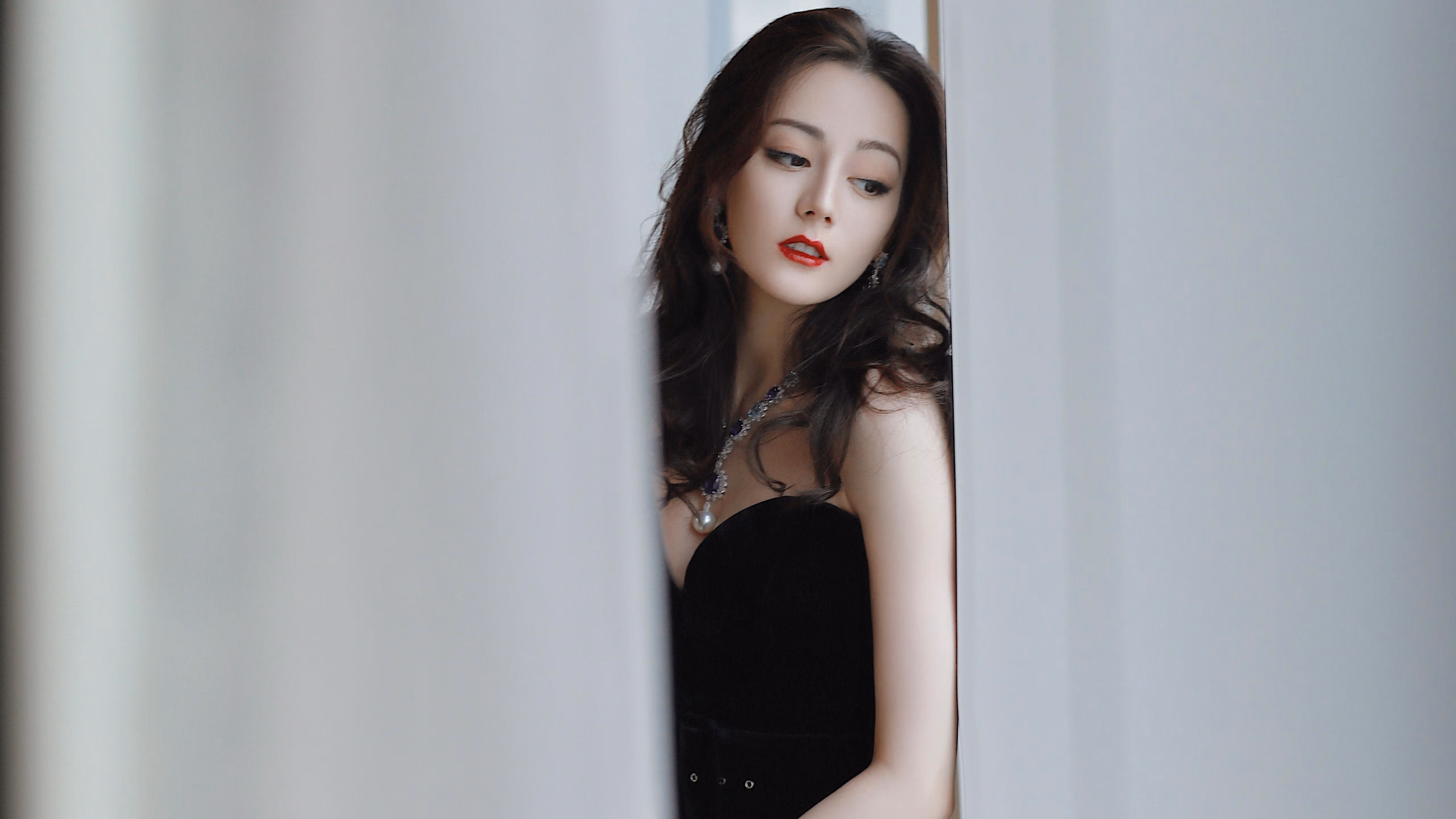 九游登录入口-克劳利镇边路突破犀利，红魔力求三连胜，克劳利女装