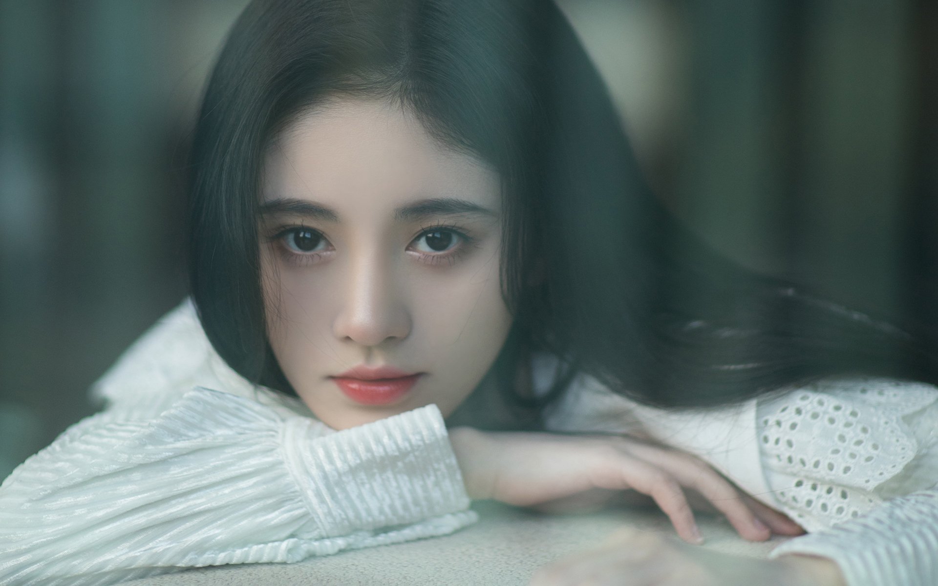 某队遭遇惨败，球员面临巨大压力，某支球队